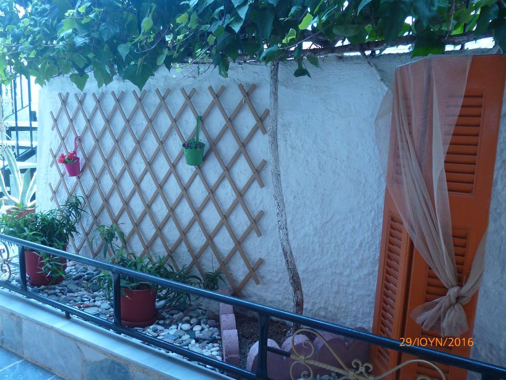 Golden Sun Rooms Pyrgi Thermis Exterior photo